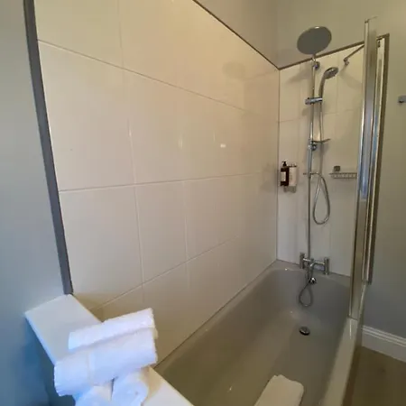 Merewyke Boutique Family Sleeps 4 , Only 5 Minutes Walk To Lägenhet Windermere